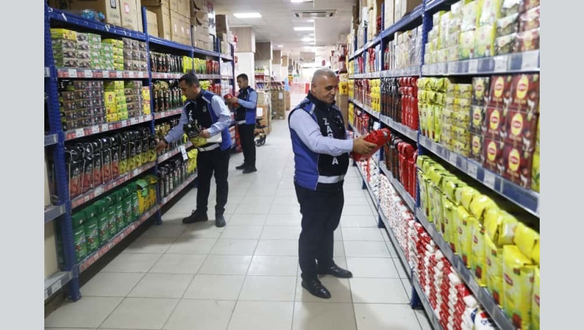 Battalgazi zabıtası, market denetimlerini sıklaştırdı