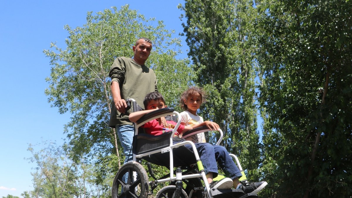 Batuhan'ın baba sırtındaki çileli okul yolculuğu son buldu