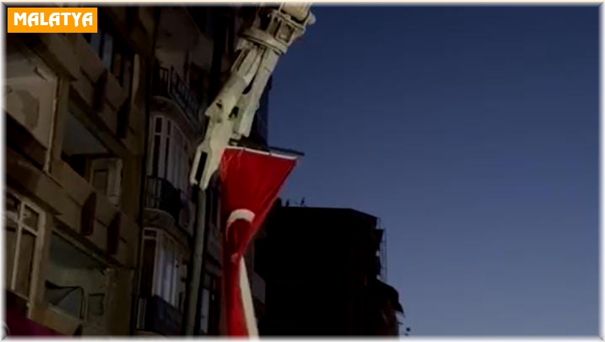 Bayrak hassasiyeti yıkımı durdurdu