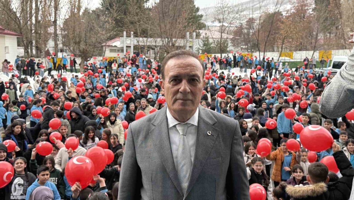 'Bayrak sevgisi' temasıyla okullarda ikinci dönem başladı