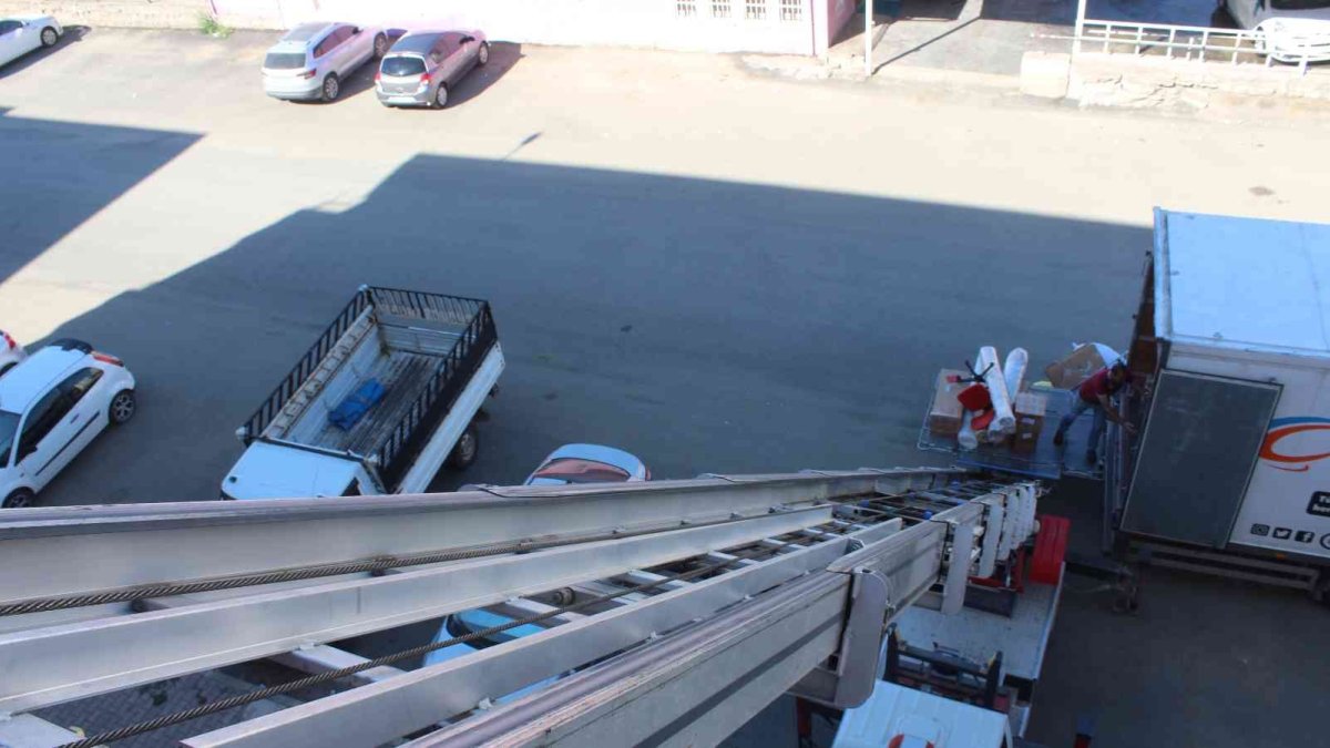 Bayram öncesi tayin olanların taşınma telaşı başladı