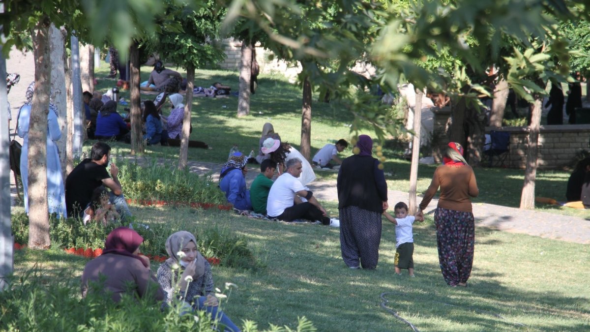 Bayram tatilinde vatandaşlar Harput'a akın etti