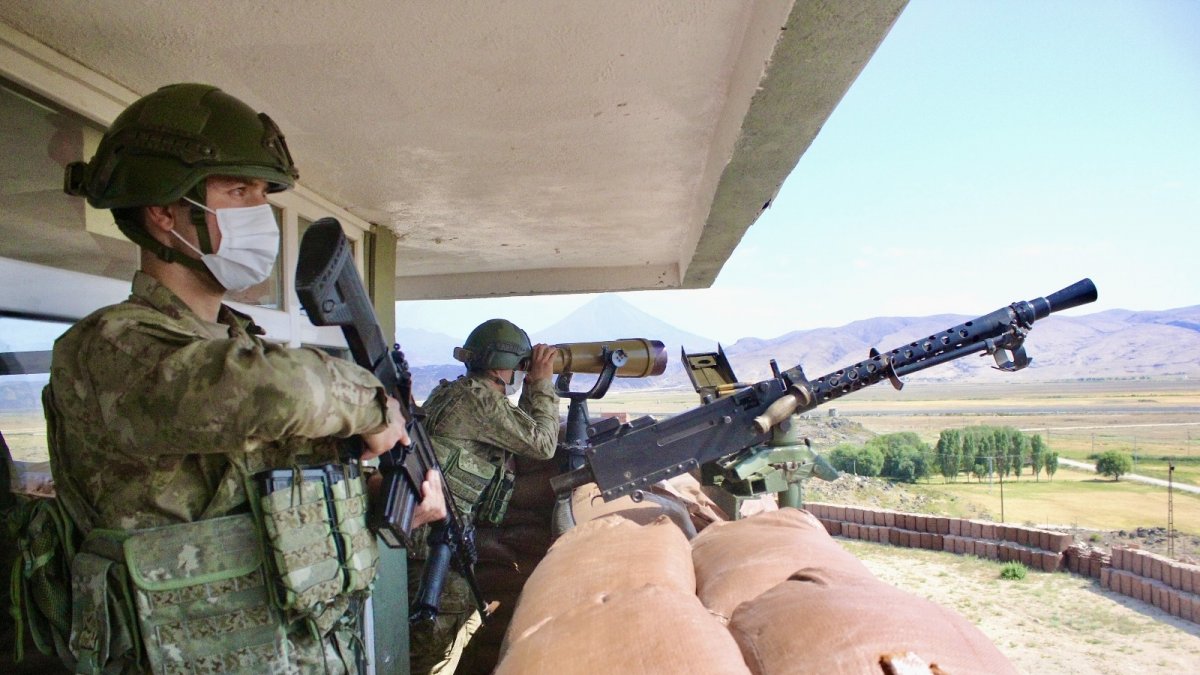Bayramda da sınır hattındalar: Türkiye-İran sınırındaki Hudut Kartalları görev başında