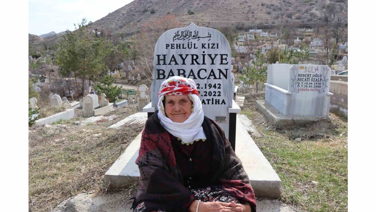 Bayramda mezarlıklara ziyaretçi akını