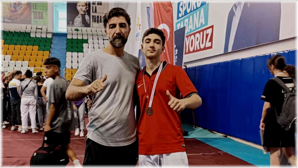 Bedirhan Kaya taekwondoda Türkiye 3.'sü oldu