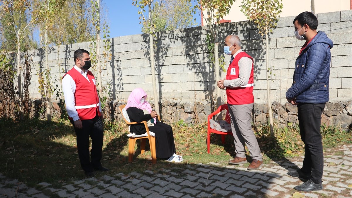 Belediye başkanı "immün plazma" bağışı için evleri dolaşıyor