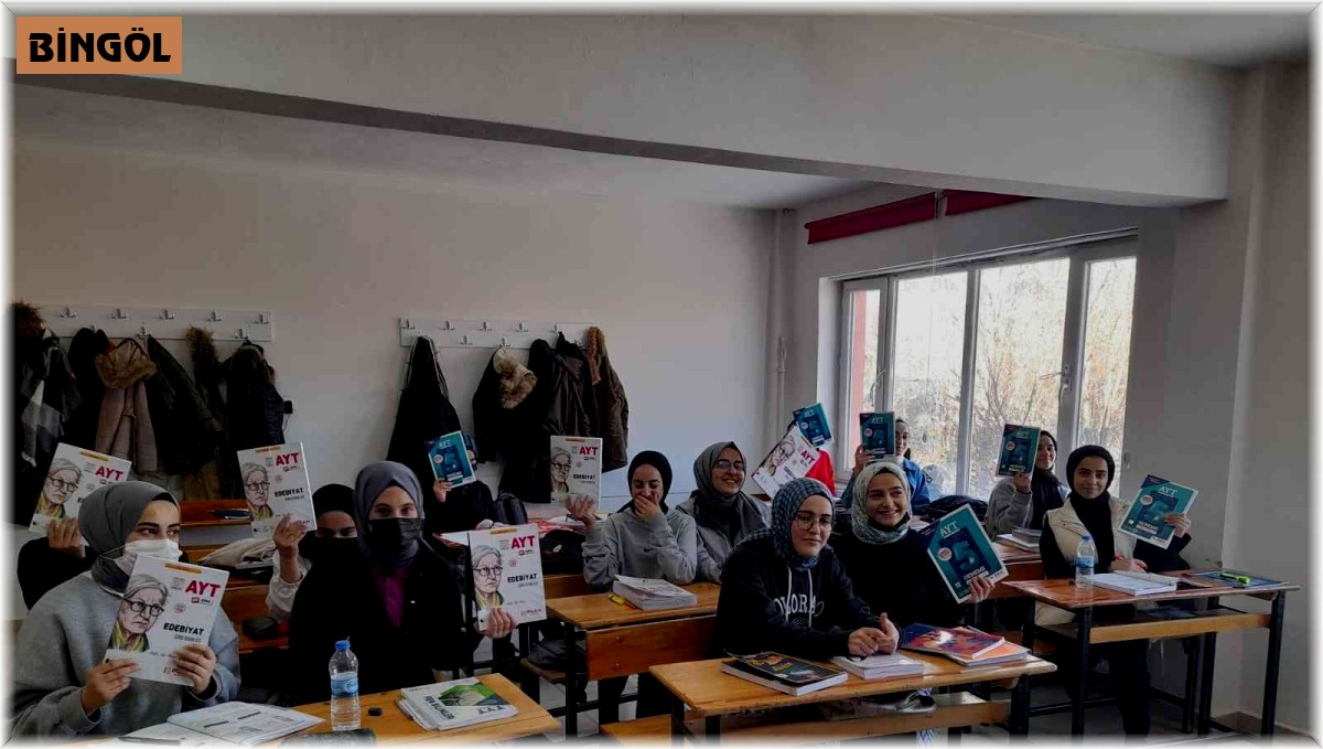 Belediye başkanından öğrencilere kitap desteği devam ediyor