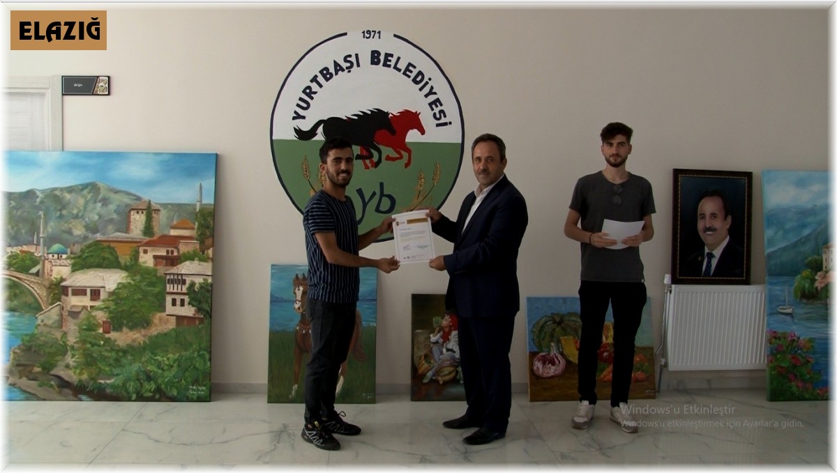 Belediye binası öğrencilerin eserleriyle renklendi