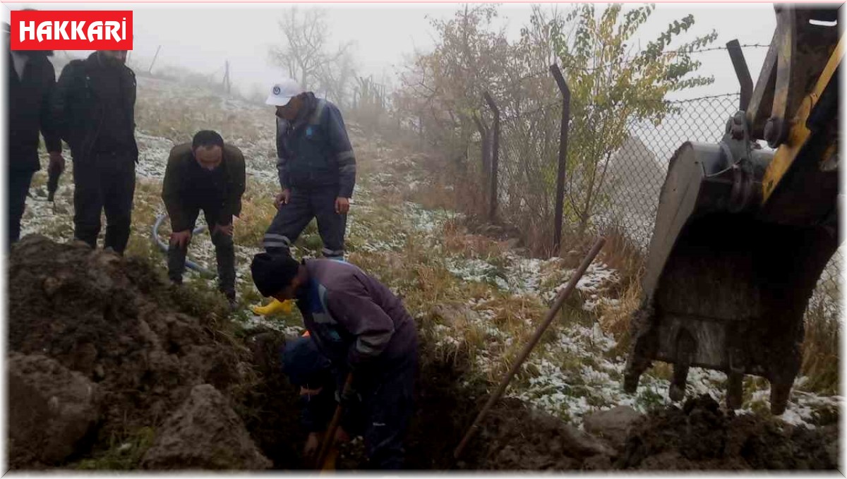 Belediye ekipleri olumsuz hava şartlarına rağmen arızaları gideriyor