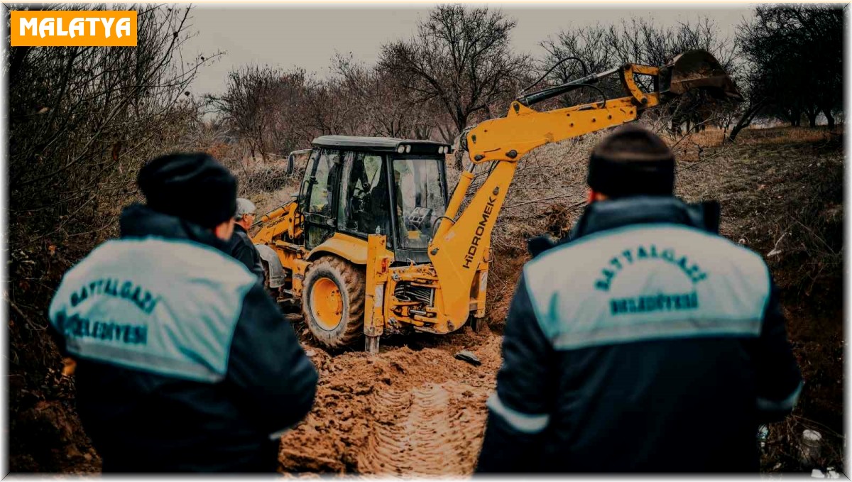 Belediye ekiplerinden Yenice Mahallesi'nde alt yapı ve stabilize çalışması