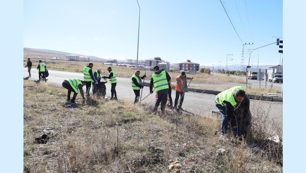 Belediye ekiplerinin temizlik seferberliği sürüyor
