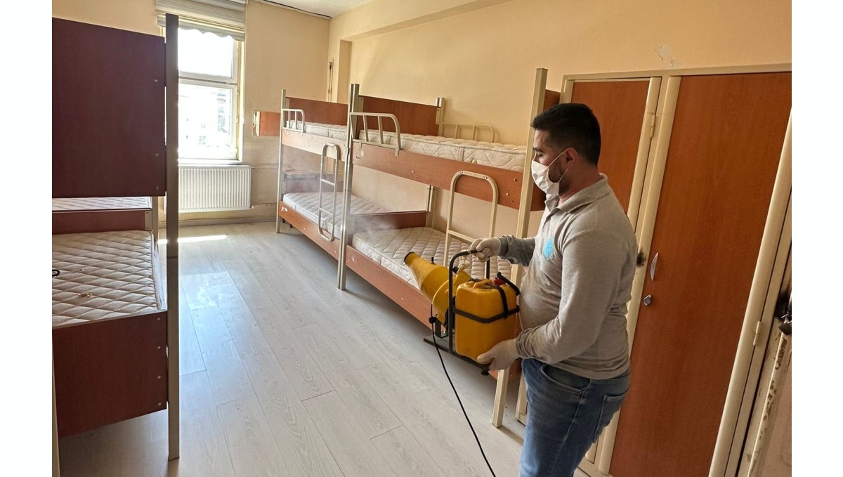 Belediyeden okullarda ilaçlama ve dezenfeksiyon