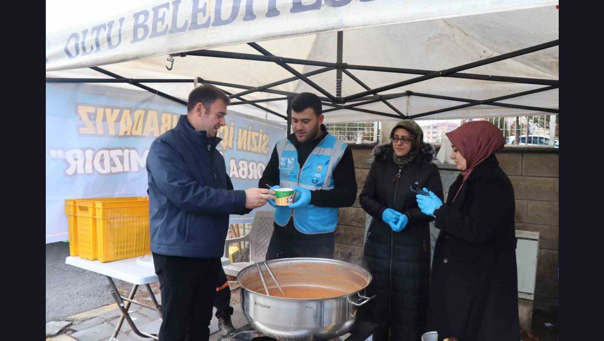 Belediyeden pazarcılara çorba ikramı