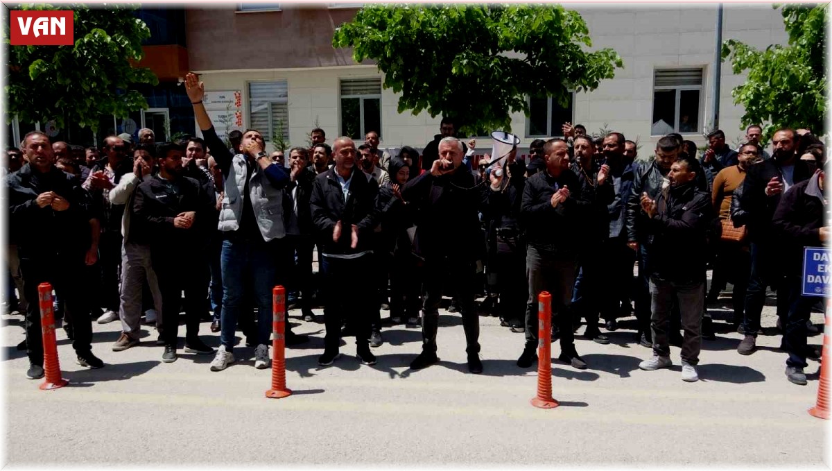 Belediyelerden çıkarılan işçilerden 'düdüklü' eylem