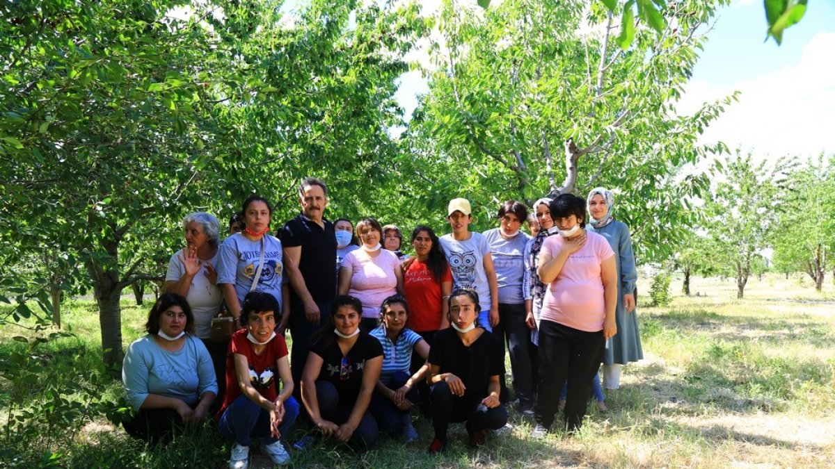 Belediyenin meyve bahçeleri Engelsiz Yaşam Merkezi öğrencilerini ağırladı