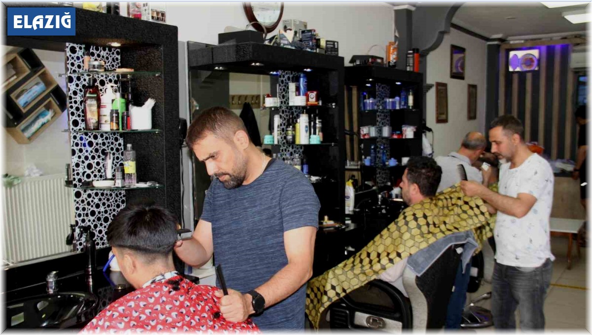 Berberlerin Kurban Bayramı mesaisi: Randevusuz müşteri kabul etmiyorlar