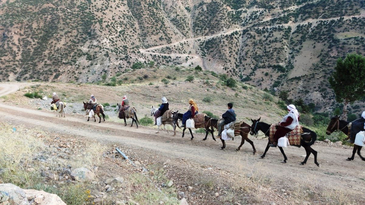 Berivanların at sırtında zorlu yolculuğu