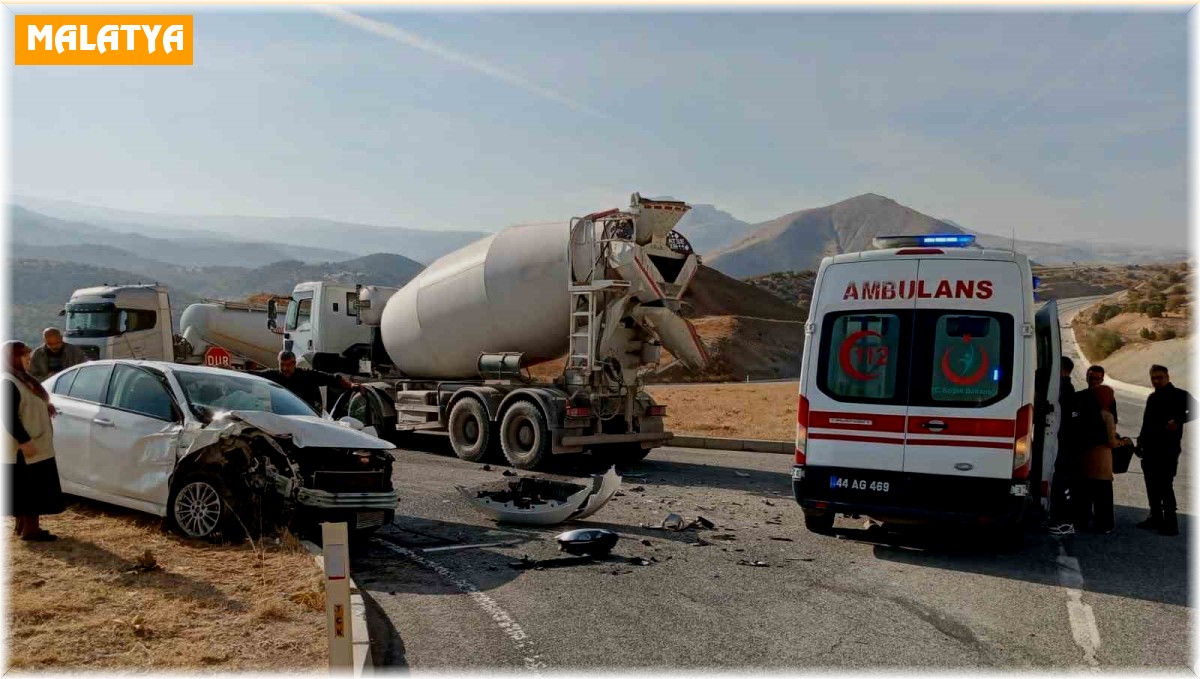 Beton mikseri ile otomobil çarpıştı: 2 yaralı