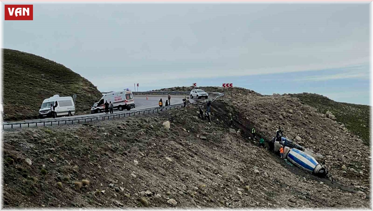 Beton mikseri uçuruma yuvarlandı: 1 yaralı