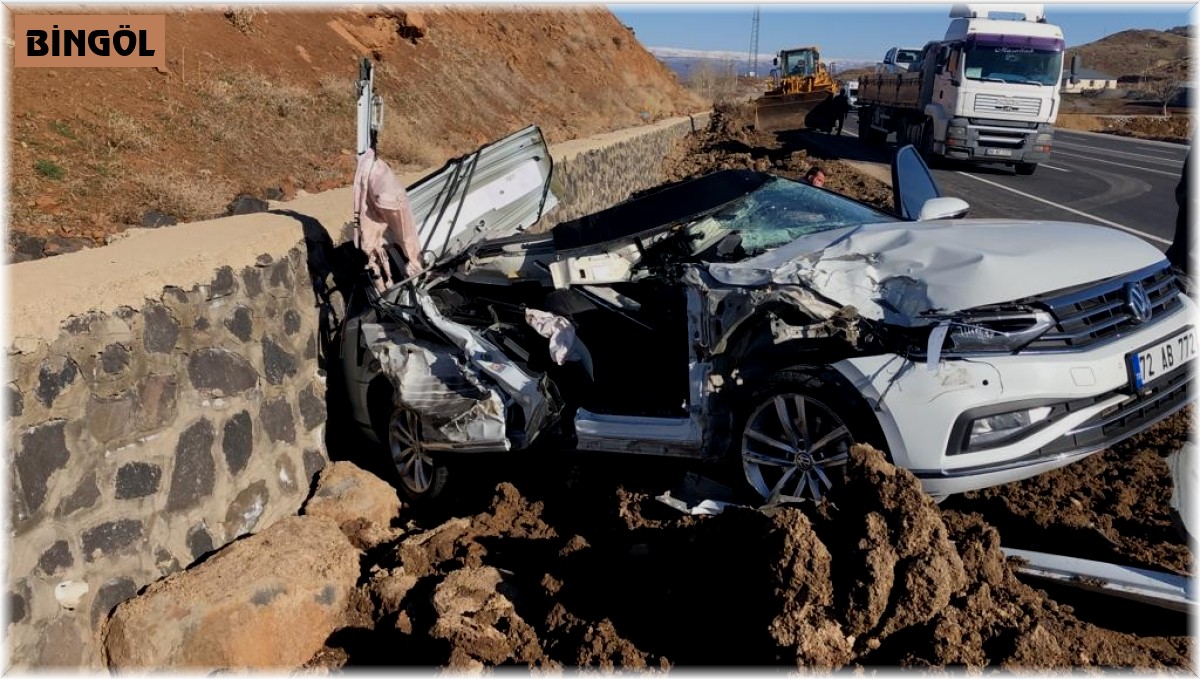 Beton mikseri ve otomobil çarpıştı: 1 yaralı