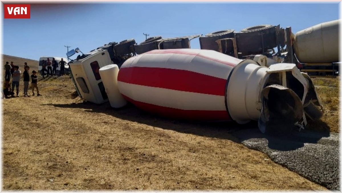 Beton mikseri yan yattı: 1 yaralı