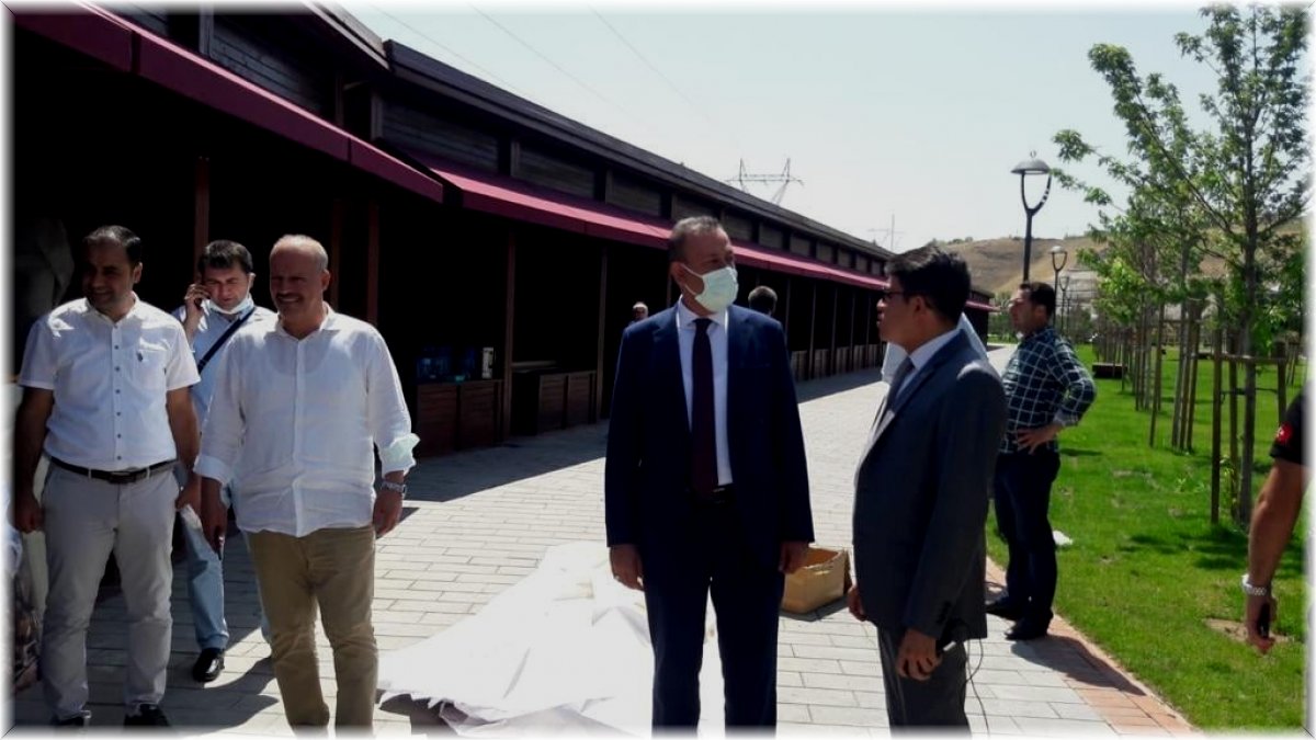 BEÜ Rektörü Elmastaş, 1071 Sultan Alparslan Ahlat Otağındaki çalışmaları inceledi