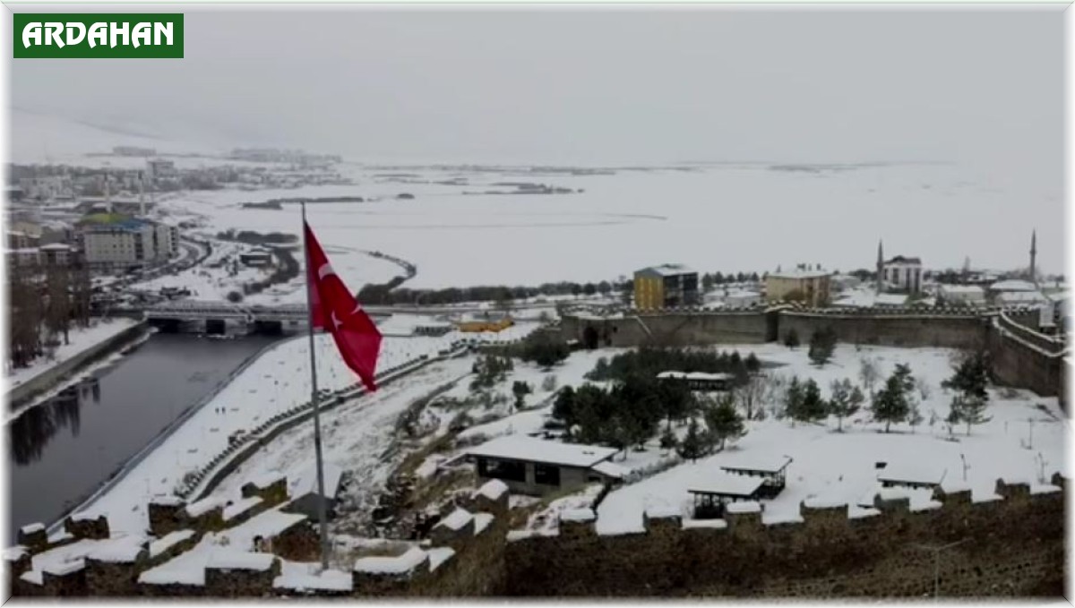 Beyaz örtüyle kaplanan kent dronla görüntülendi