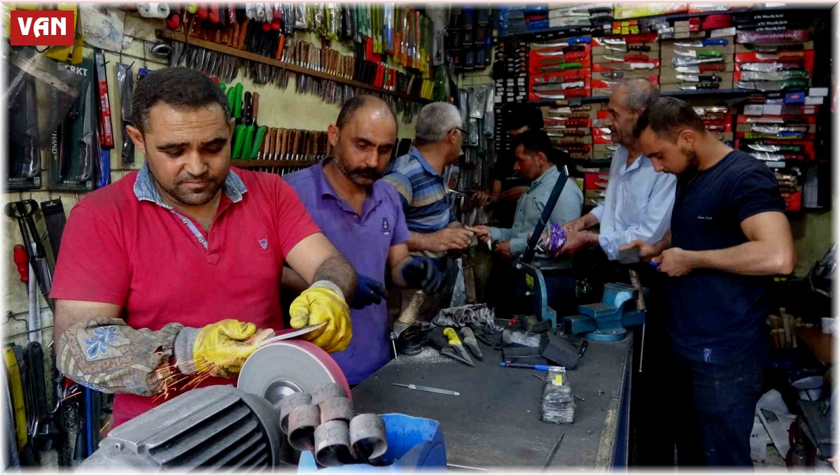 Bıçak bileme ustalarının yorucu bayram mesaisi