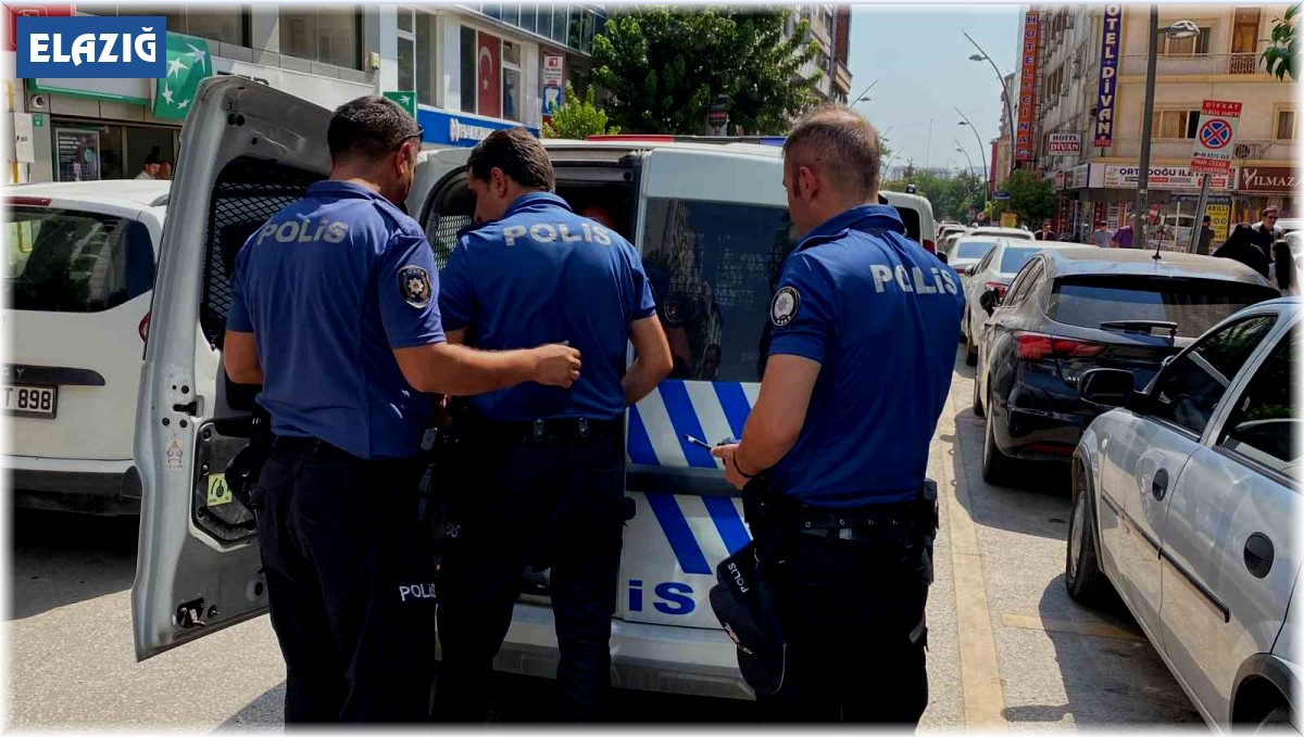 Bıçaklı saldırgan, kaçmasın diye odaya kilitlendi