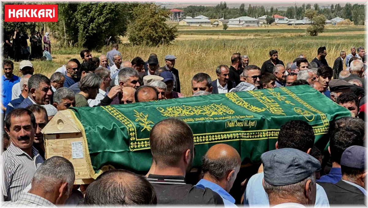 Bıçaklı saldırıya uğrayan BİM çalışanı Yüksekova'da toprağa verildi