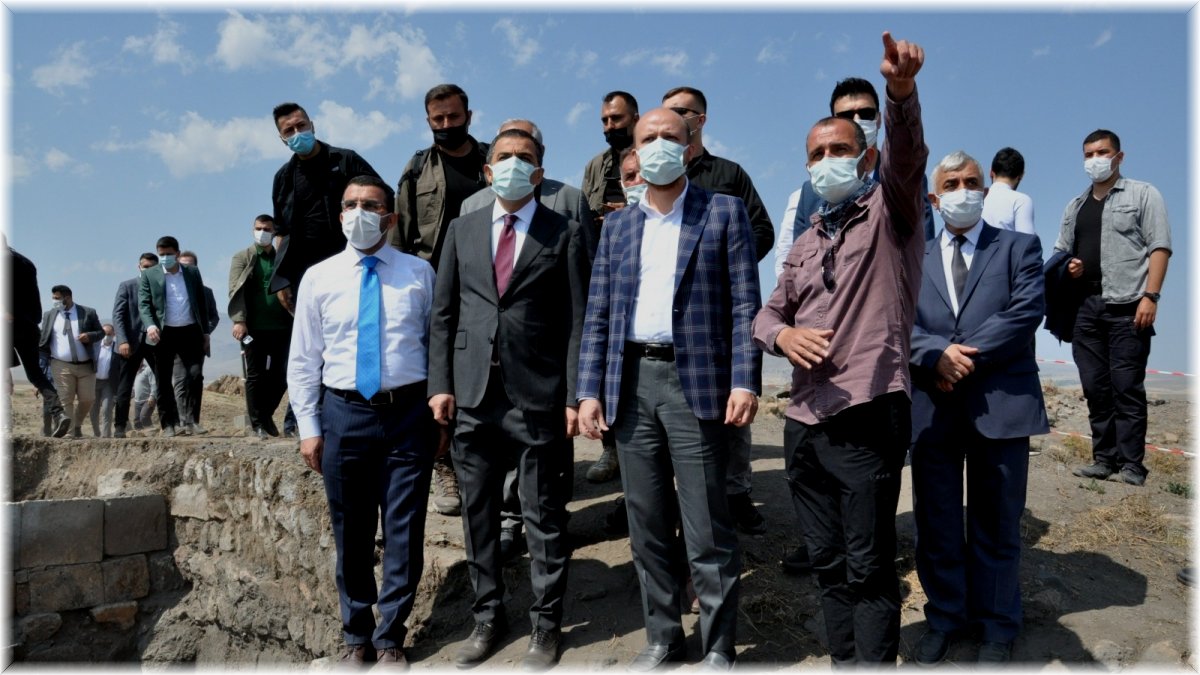 Bilal Erdoğan, Malazgirt Zaferi etkinlikleri öncesi Ani Ören Yeri’ni gezdi