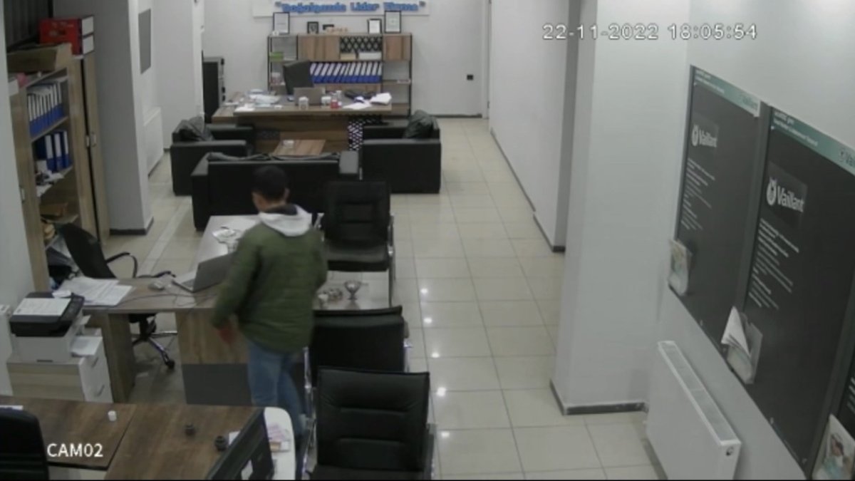 Bilgisayar çalan hırsız güvenlik kamerasına yakalandı