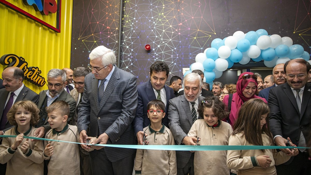 "Bilimin İzinde Erzurum Bilim Şenliği" başladı