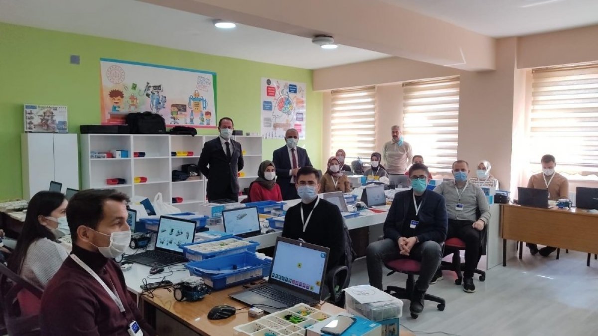 Bilişim öğretmenlerine farkındalık semineri