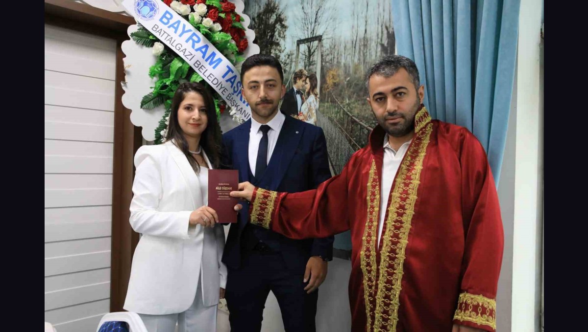 Bin 50 çift Battalgazi Belediyesi'nde 'evet' dedi