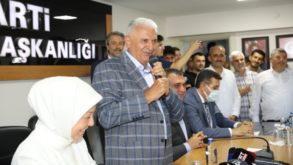 Binali Yıldırım: ''Vesayetlerle, darbelerle bir şey elde edemeyenler yeni bir arayış içerisindeler"