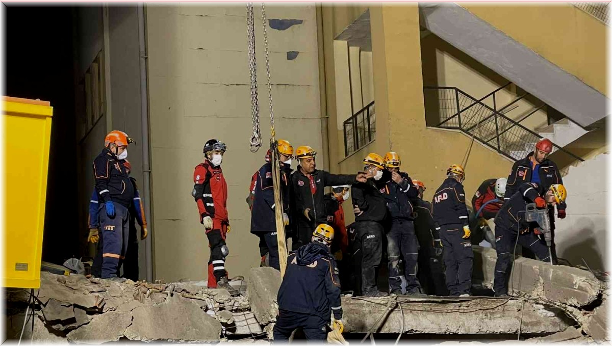 Bingöl AFAD ve SAR ekipleri Malatya'da arama kurtarma çalışmalarına katıldı
