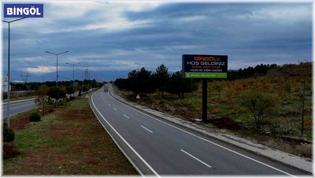 Bingöl Belediyesi'nden şehrin girişine üç dilli tabela