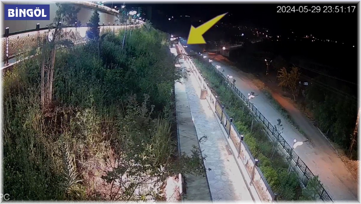 Bingöl Belediyesi, oturma banklarını yakanlar hakkında suç duyurusunda bulundu