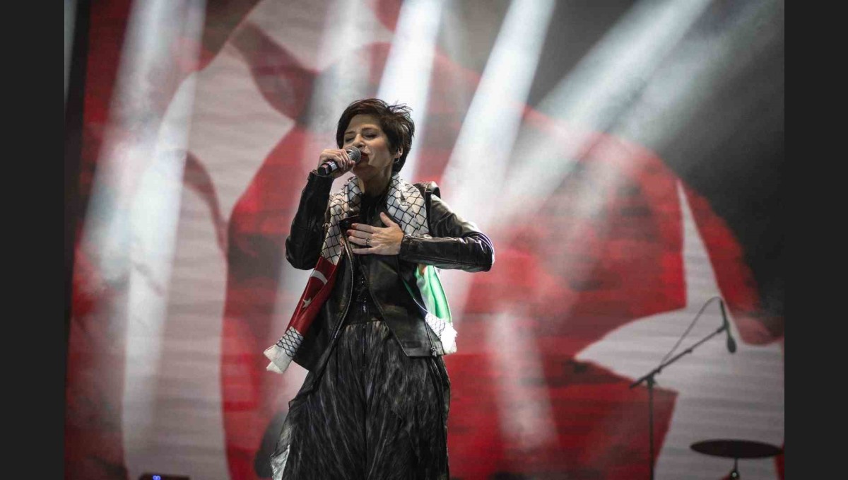 Bingöl 'Bir Anadolu Şenliği'nde Aydilge'den Gazze'ye destek masajı