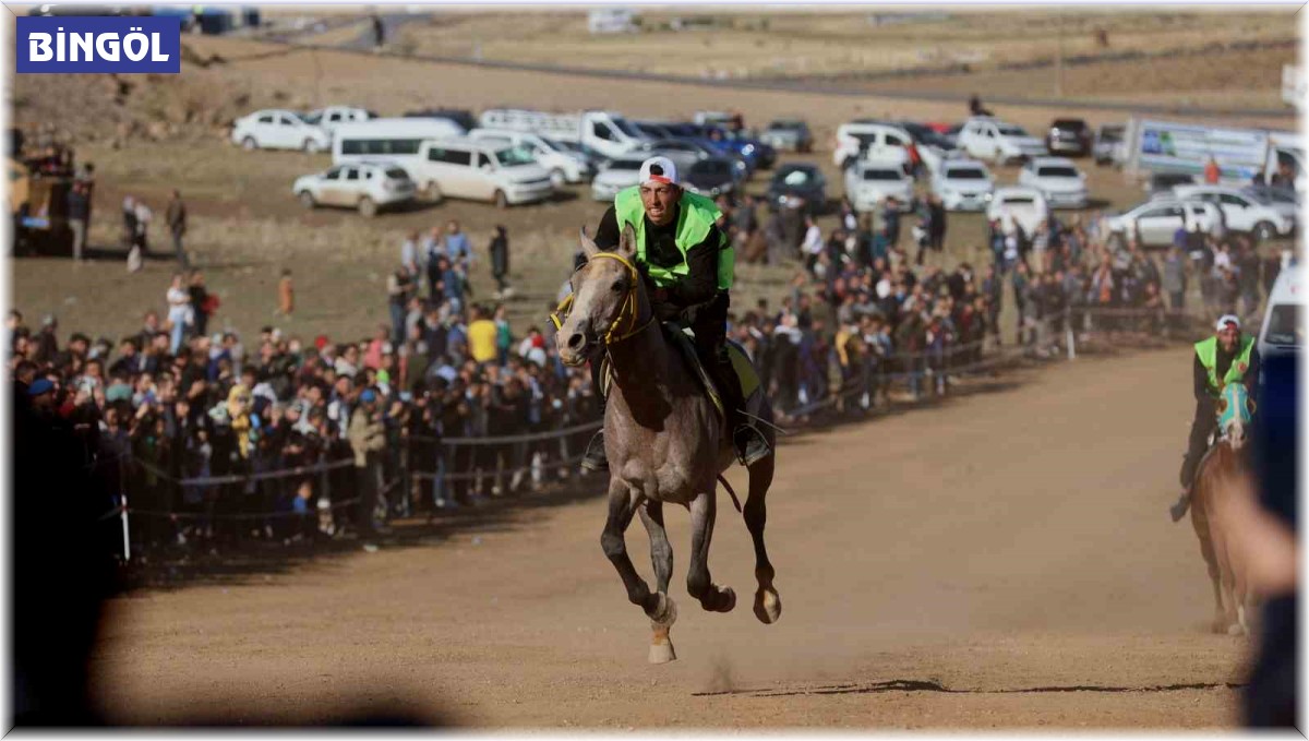 Bingöl'de 20 yıl aradan sonra geleneksel at yarışları yeniden yapıldı
