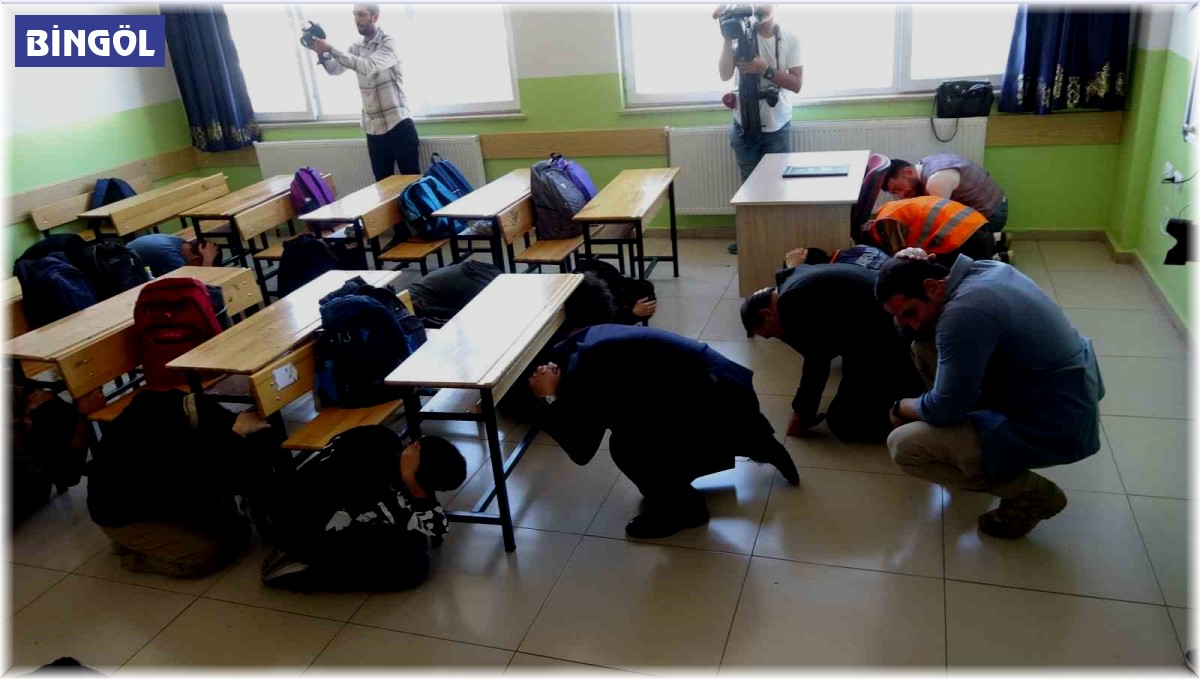 Bingöl'de 400 okulda eş zamanlı deprem tatbikatı yapıldı