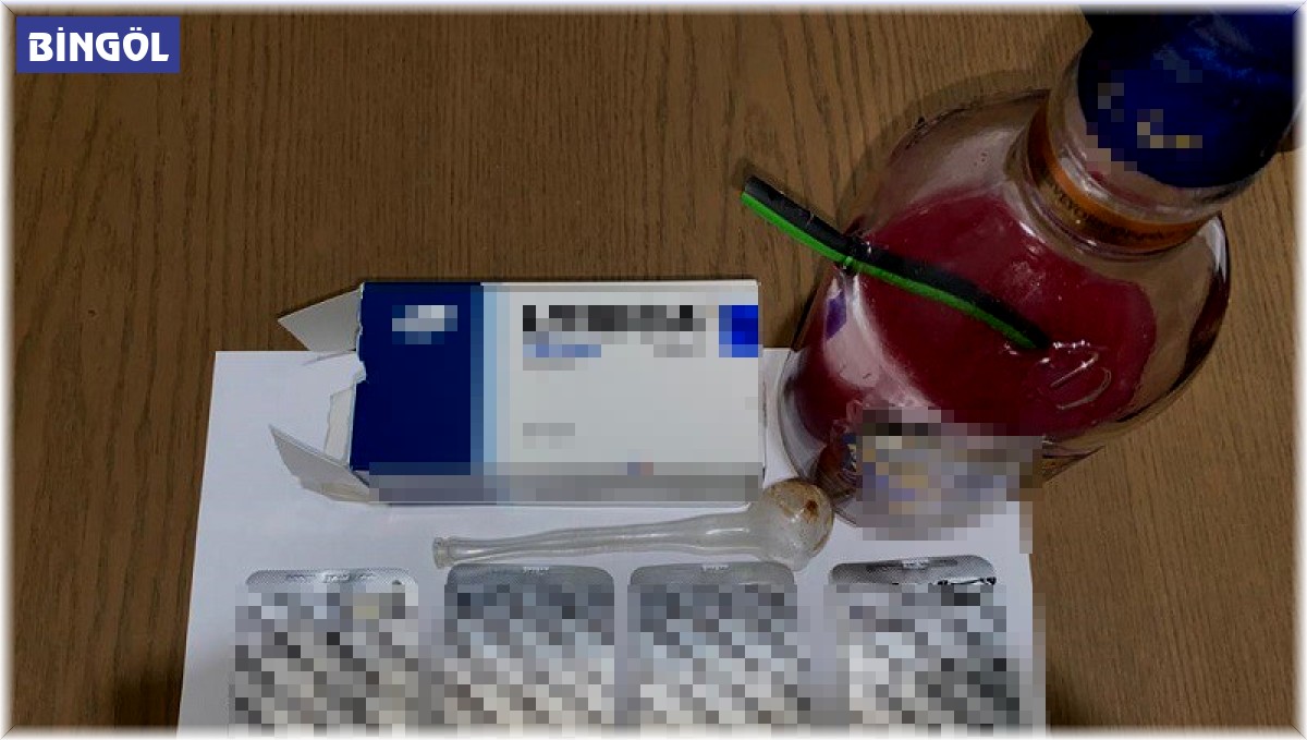 Bingöl'de 54 adet yeşil reçeteli kapsül ve metamfetamin aparatı ele geçirildi