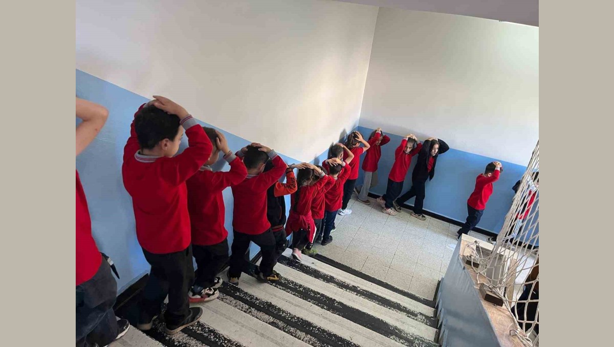 Bingöl'de 54 okulda eş zamanlı deprem tatbikatı