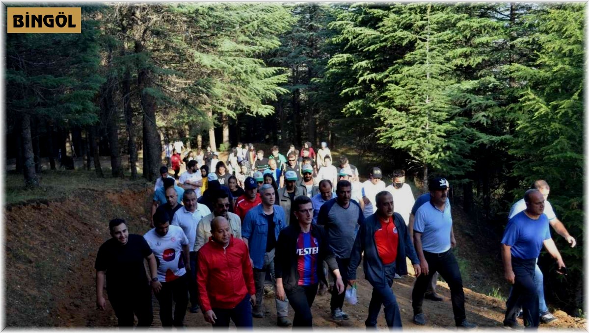 Bingöl'de 60 kişilik grup doğa yürüyüşü gerçekleştirdi