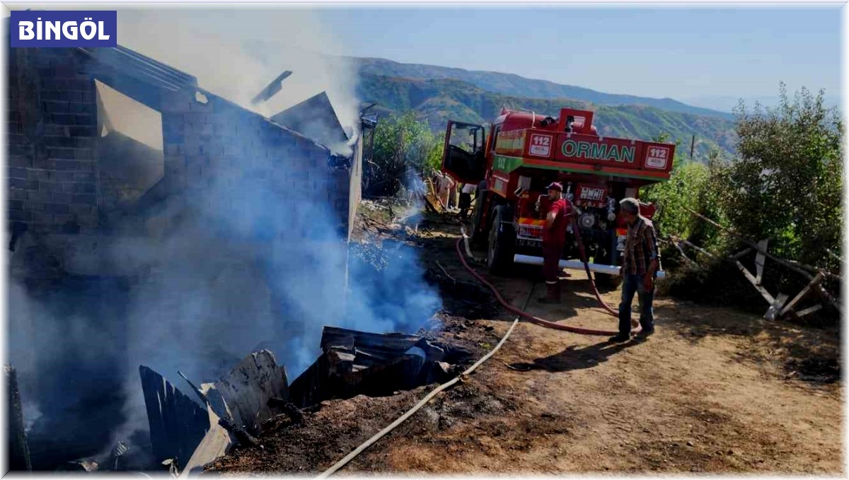 Bingöl'de ahır yangını