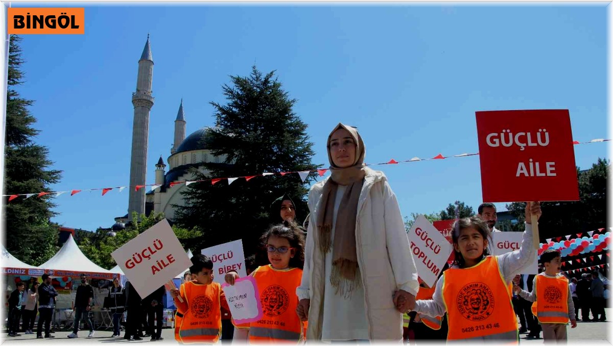 Bingöl'de aileler ve çocuklardan kortej yürüyüşü