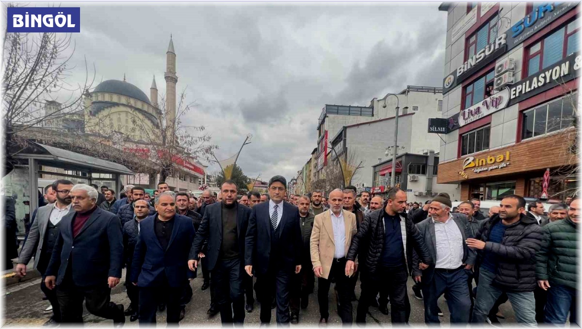 Bingöl'de AK Parti'den milletvekili aday adayı olan Korkutata'ya müracaatında binlerce kişi eşlik etti