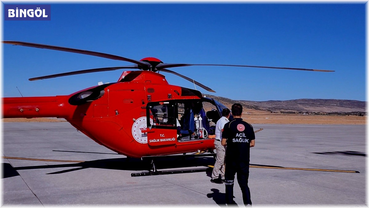 Bingöl'de ambulans helikopter yaşlı adam için havalandı