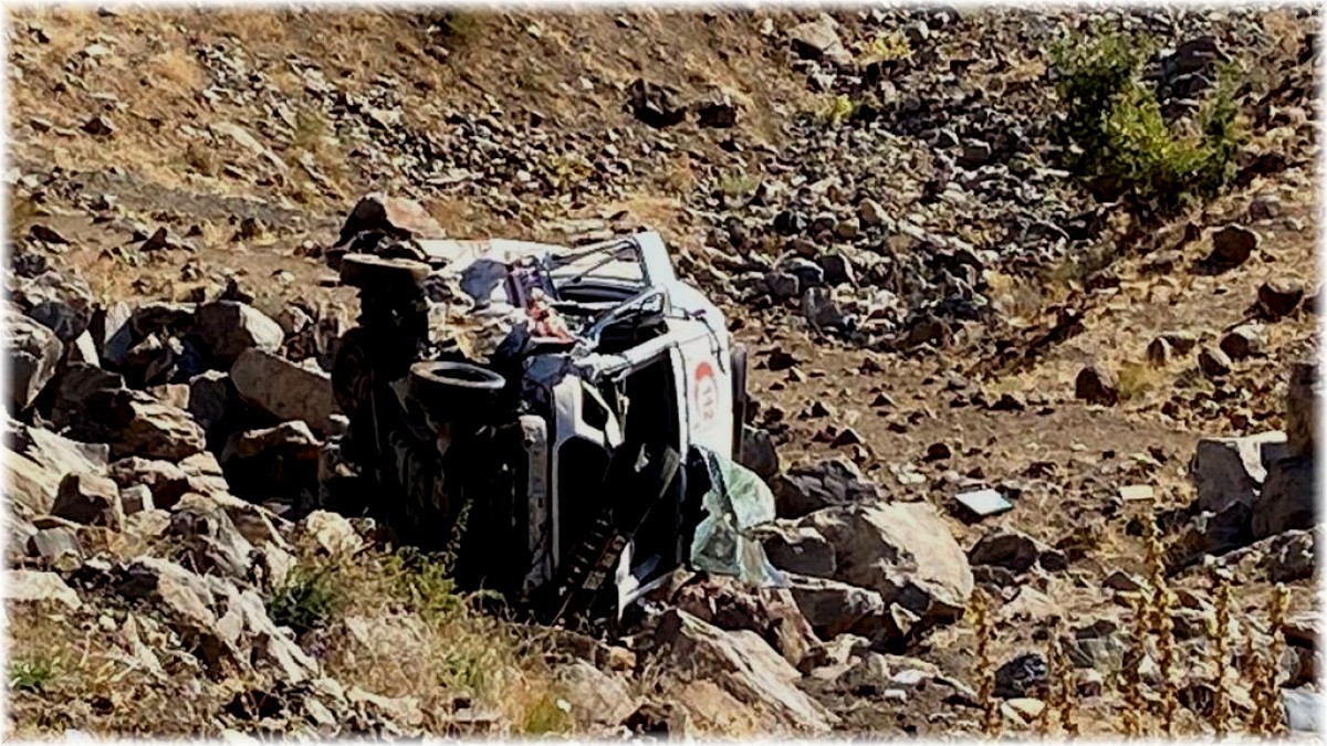 Bingöl'de ambulans ile otomobil çarpıştı: 7 yaralı